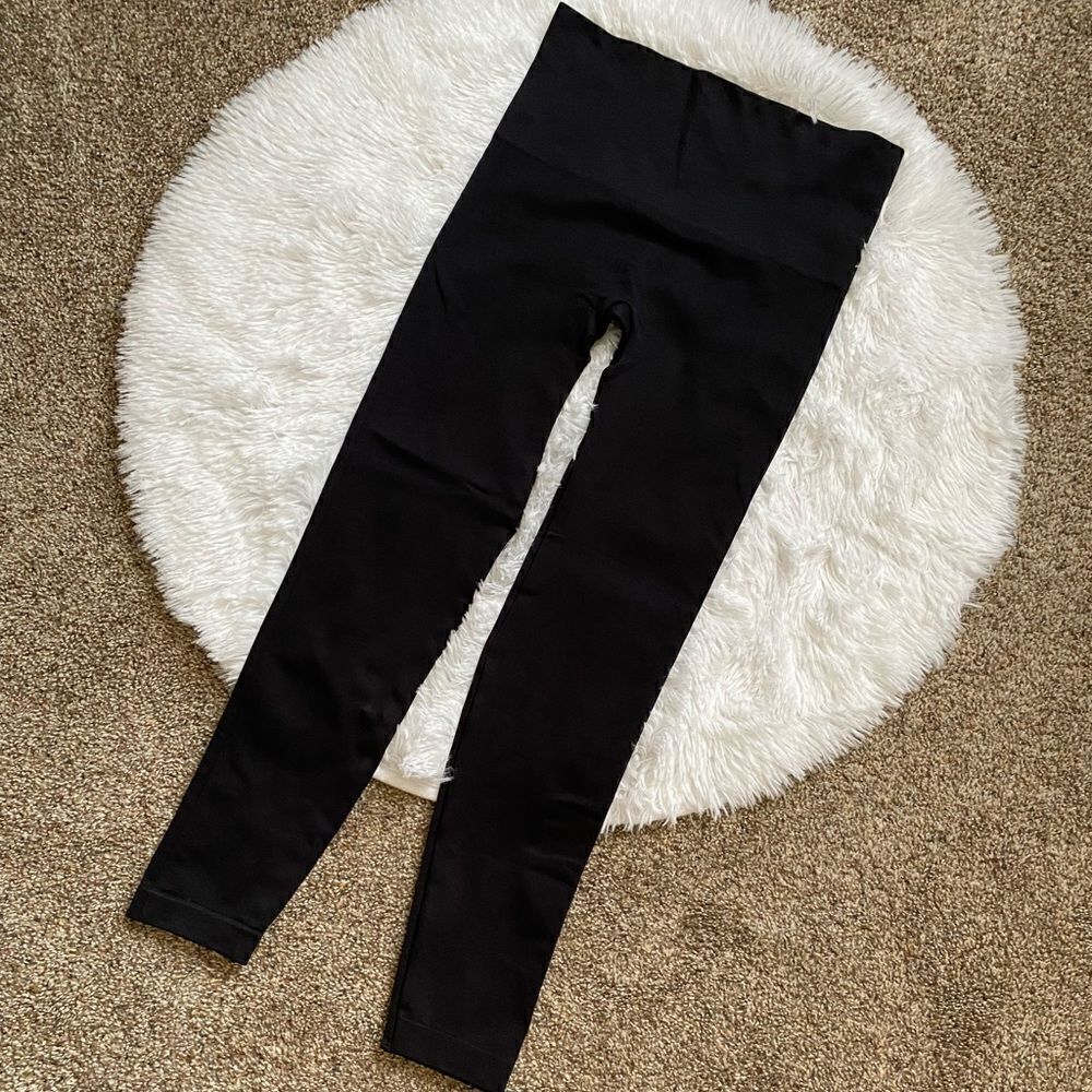 SPANX Black Leggings Women’s Size Large Stretch Shapewear‎